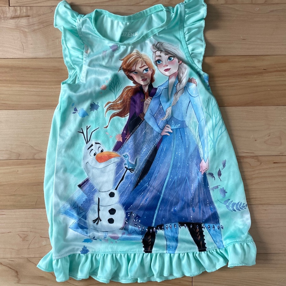 Frozen nightgown